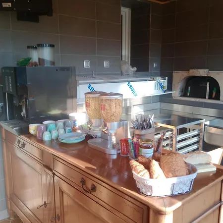 Nocleg ze śniadaniem Et Table D'hote Au Coin De La Cite